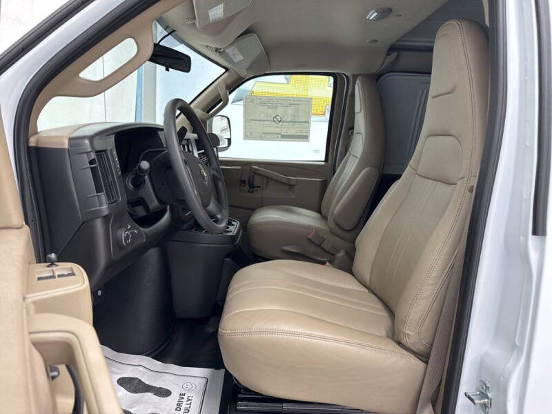 2025 Chevrolet Express 2500