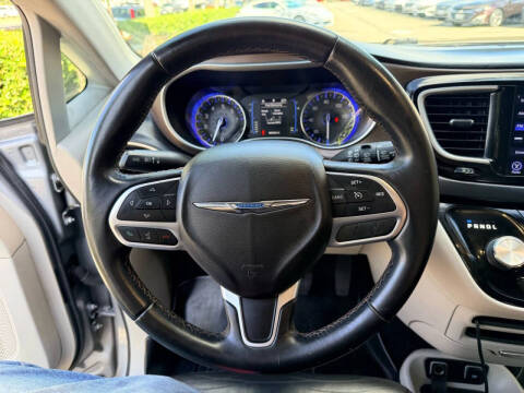 2017 Chrysler Pacifica Touring-L