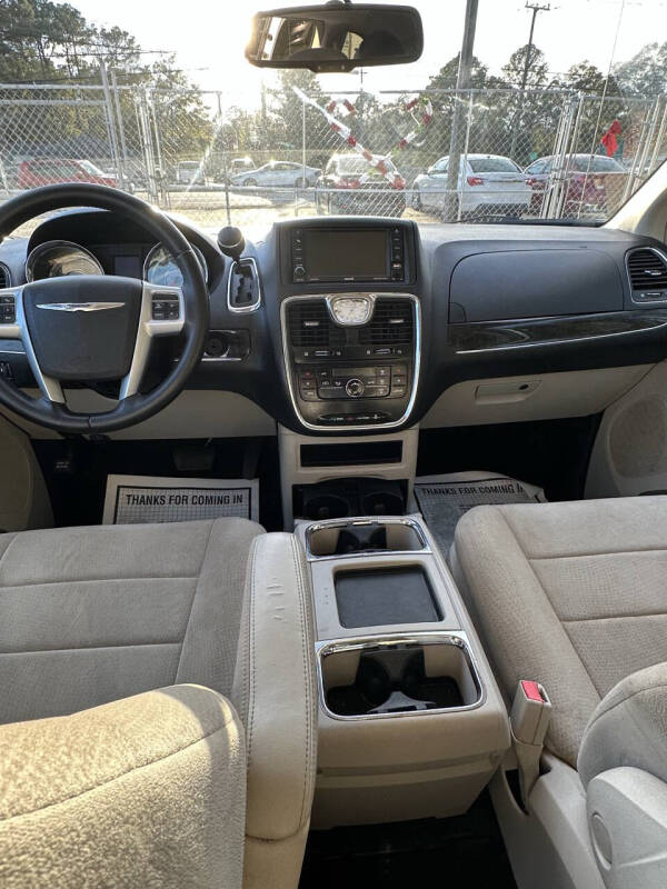 2013 Chrysler Town and Country Touring