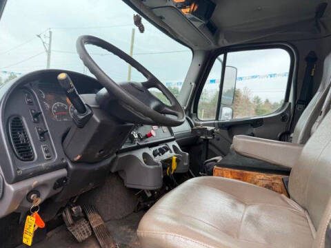 2011 Freightliner Business class M2