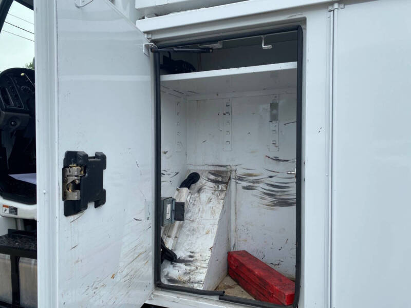 2015 Freightliner M2 106