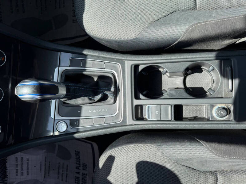 2017 Volkswagen e-Golf SE