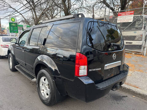 2005 Nissan Pathfinder SE