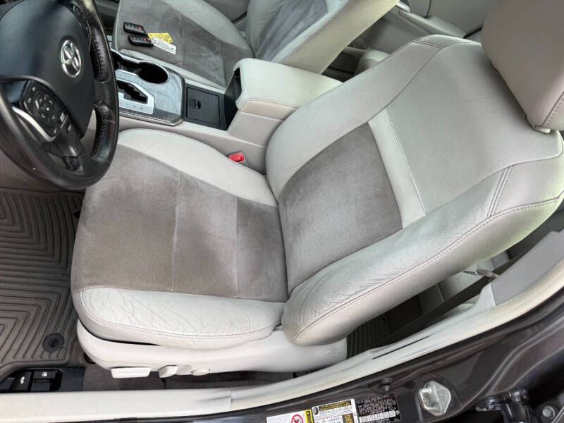 2012 Toyota Camry Hybrid XLE