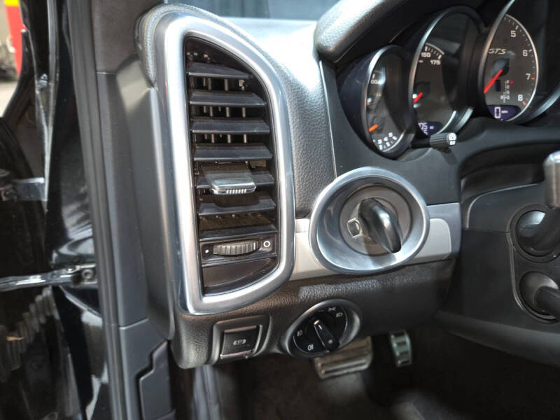 2013 Porsche Cayenne GTS