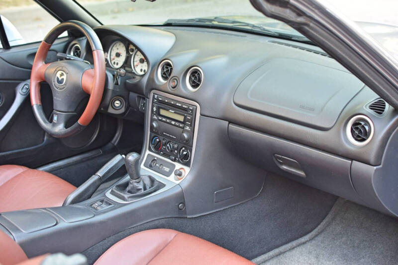 2002 Mazda Miata SE photo 49