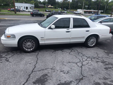 2009 Mercury Grand Marquis for sale at J & J Autoville Inc. in Roanoke VA