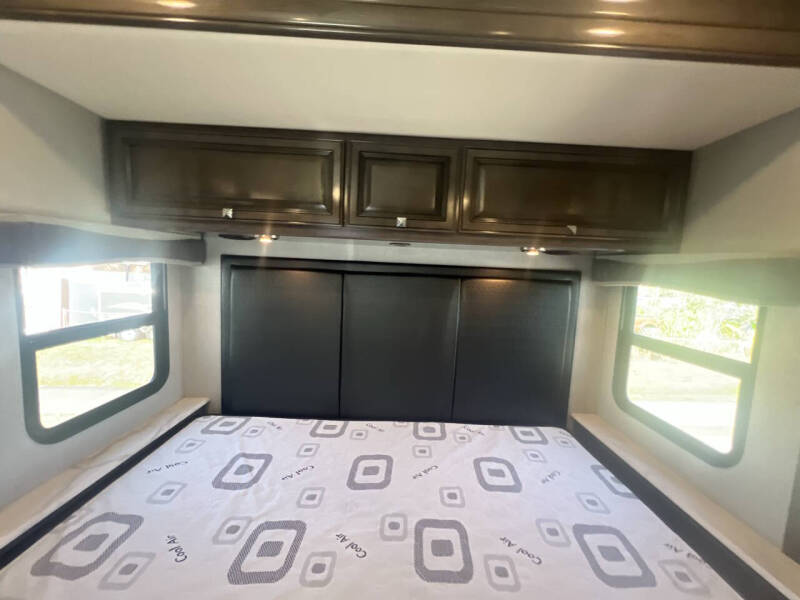 2020 Holiday Rambler Invicta