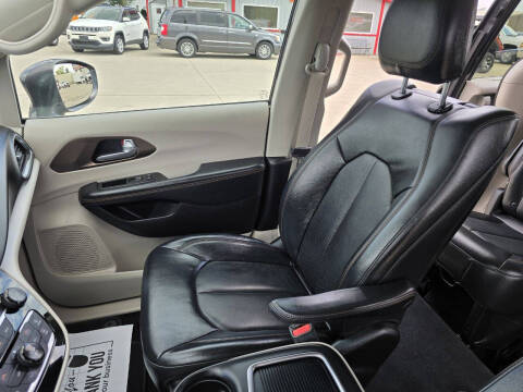 2017 Chrysler Pacifica Touring-L Plus