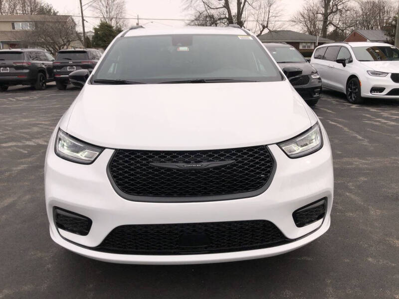 2026 Chrysler Pacifica Select