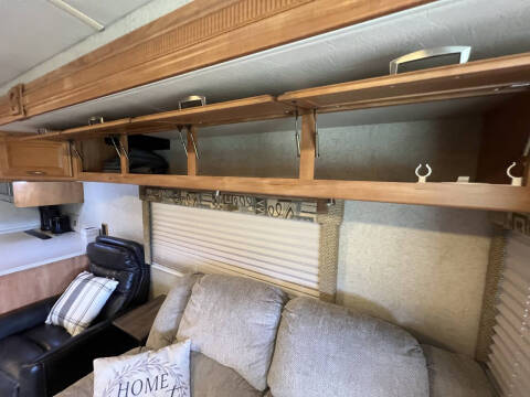 2007 Winnebago Adventurer