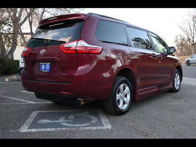 2015 Toyota Sienna LE Mobility 7-Passenger