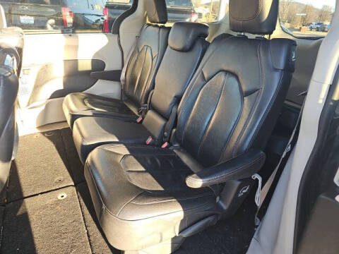 2017 Chrysler Pacifica Touring-L Plus