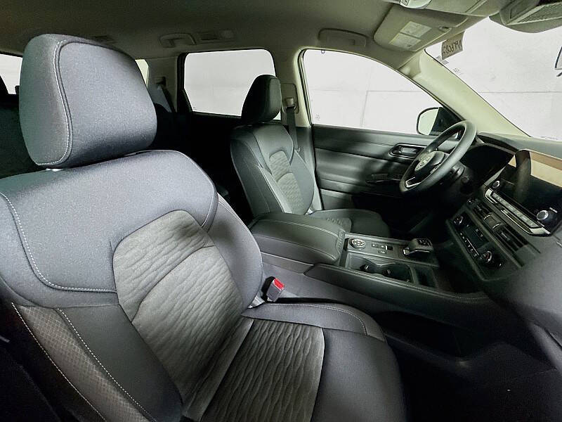 2025 Nissan Pathfinder S