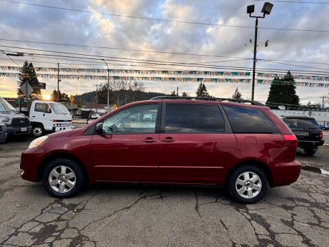 2004 Toyota Sienna for sale at 82nd AutoMall in Portland OR