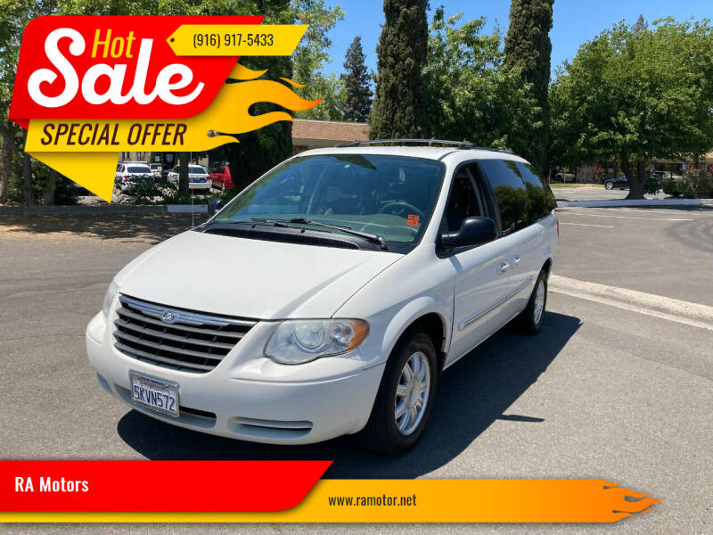 2005 Chrysler Town and Country Touring