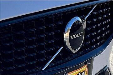 2024 Volvo S60 B5 Core Dark Theme