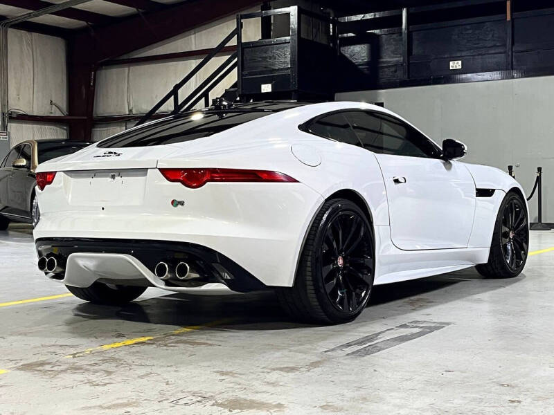 2016 Jaguar F-TYPE R