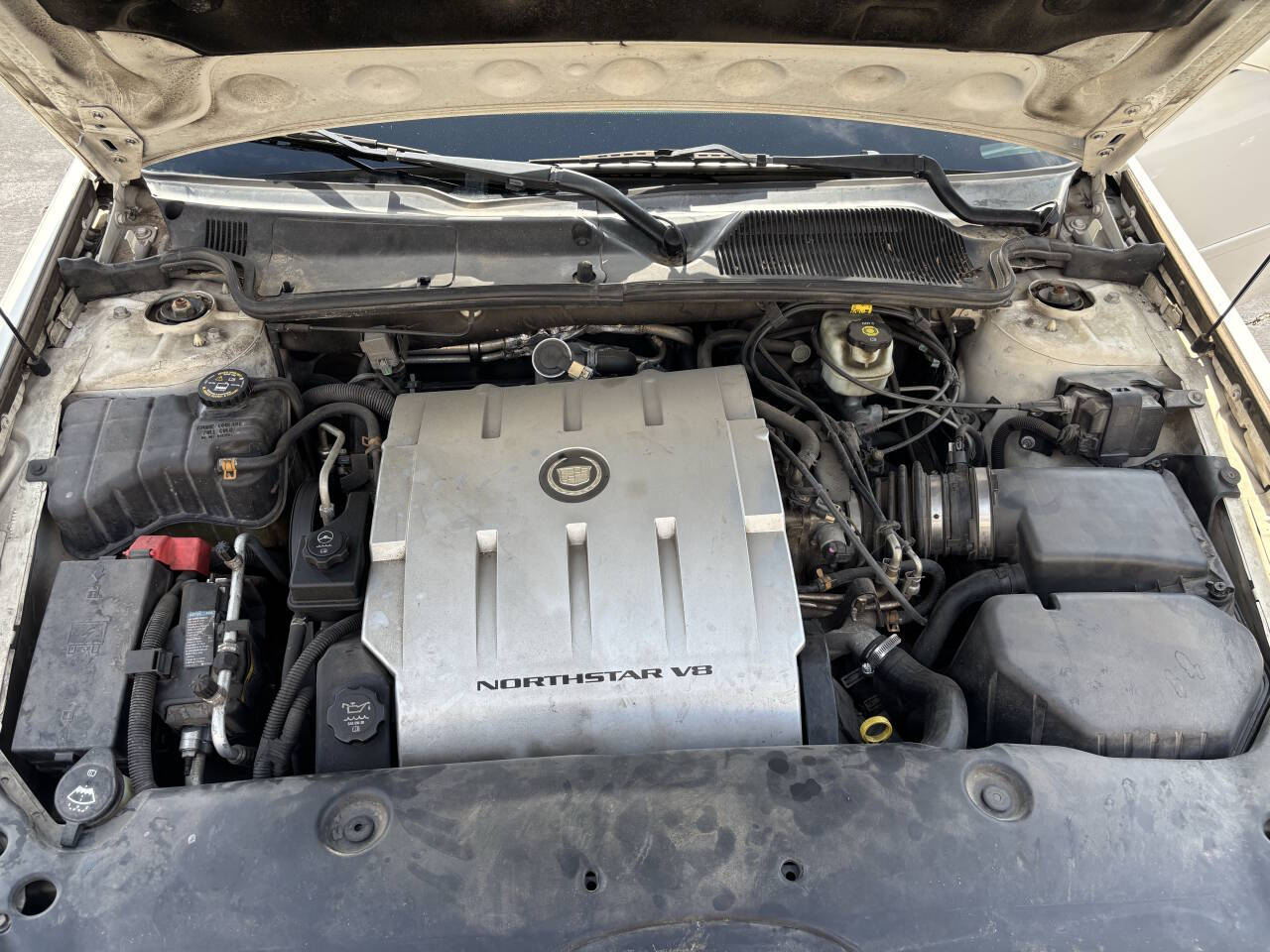 White 2005 Cadillac DeVille Base 4dr Sedan 18