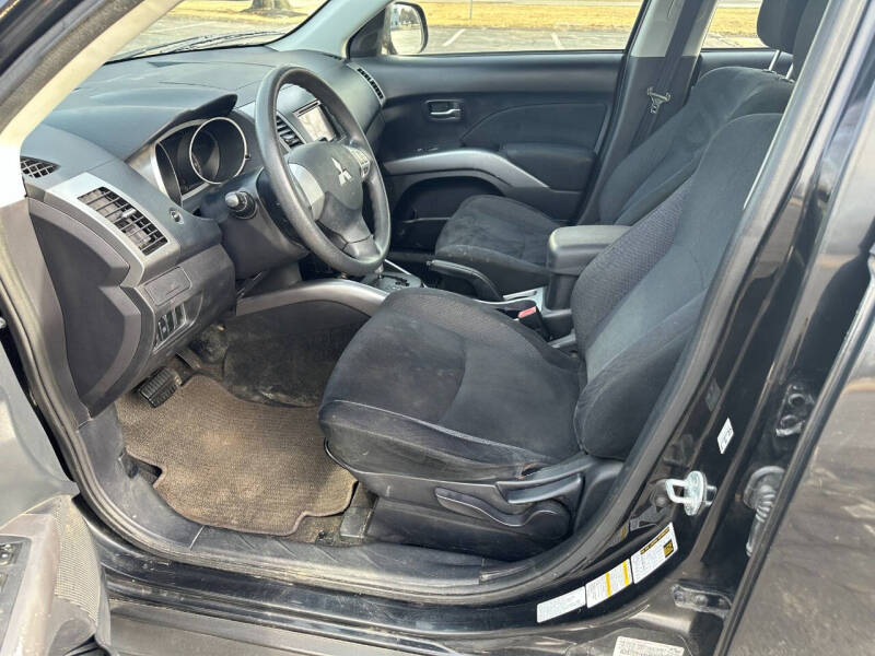2009 Mitsubishi Outlander ES - Photo 9