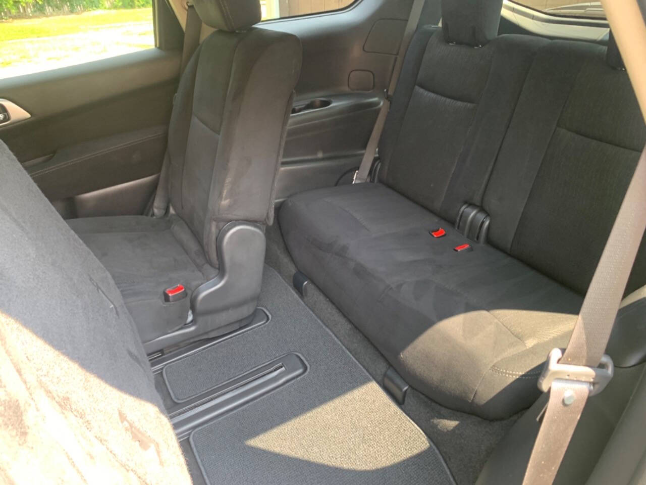 2015 Nissan Pathfinder for sale at Car Connection in Painesville, OH