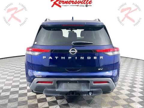 2022 Nissan Pathfinder SV