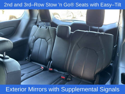 2027 Chrysler Pacifica Select
