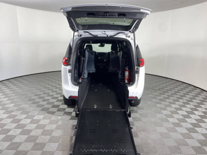 2024 Chrysler Pacifica Touring