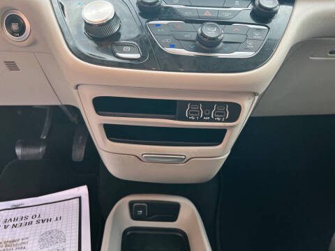 2023 Chrysler Voyager LX