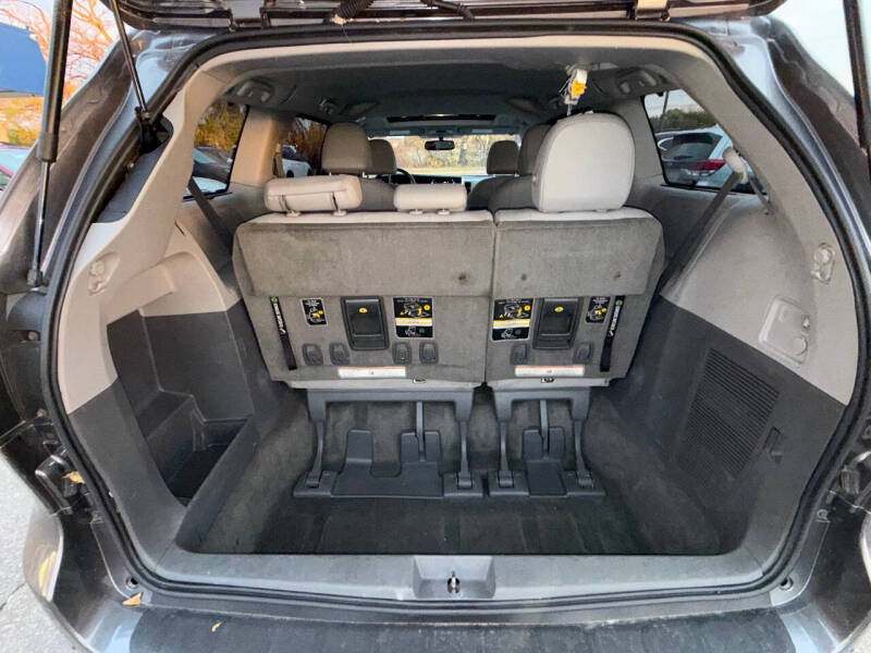 2017 Toyota Sienna XLE Premium 7-Passenger