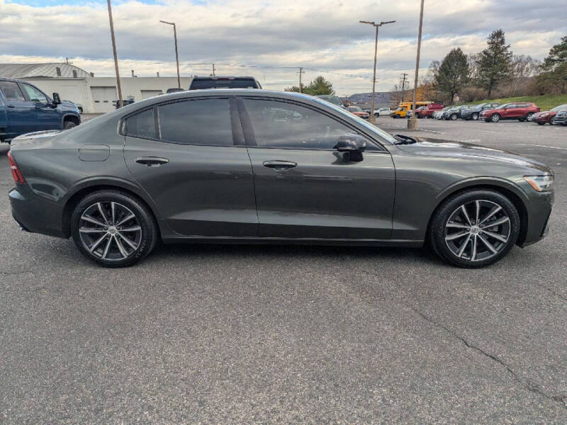 2022 Volvo S60 B5 Momentum