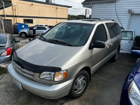 2000 Toyota Sienna for sale at Honor Auto Sales in Madison TN