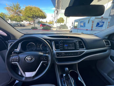 2019 Toyota Highlander LE