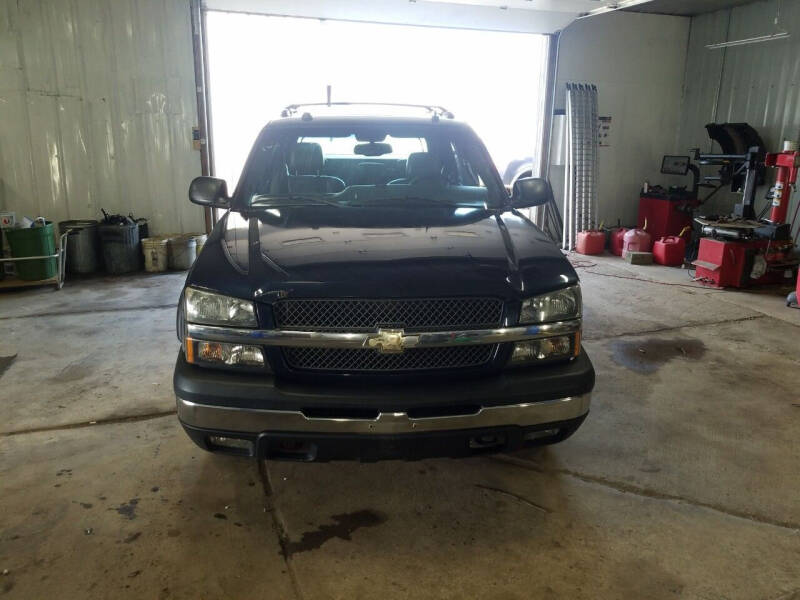 2004 Chevrolet Avalanche for sale at Craig Auto Sales LLC in Omro WI