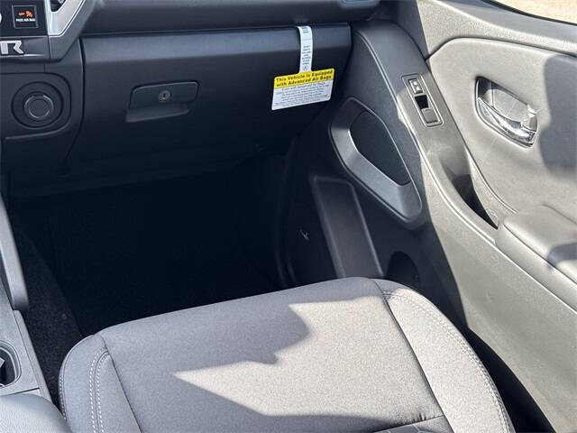 2025 Nissan Frontier SV