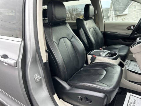 2017 Chrysler Pacifica Touring-L Plus