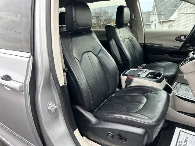 2017 Chrysler Pacifica Touring-L Plus