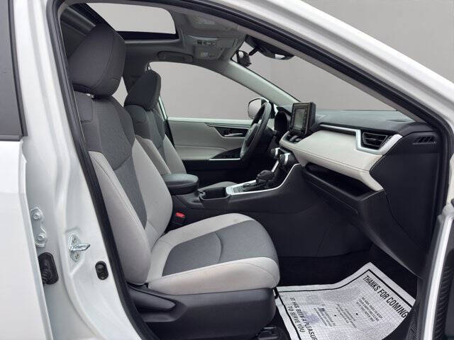 2022 Toyota RAV4 Hybrid XLE