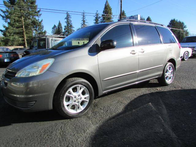 2004 Toyota Sienna for sale at Hall Motors LLC in Vancouver WA