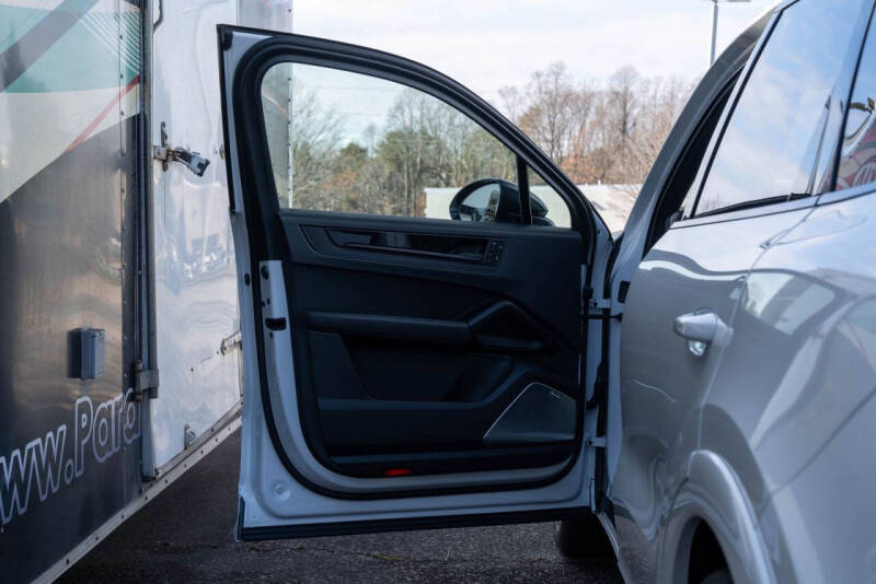 2025 Porsche Cayenne GTS