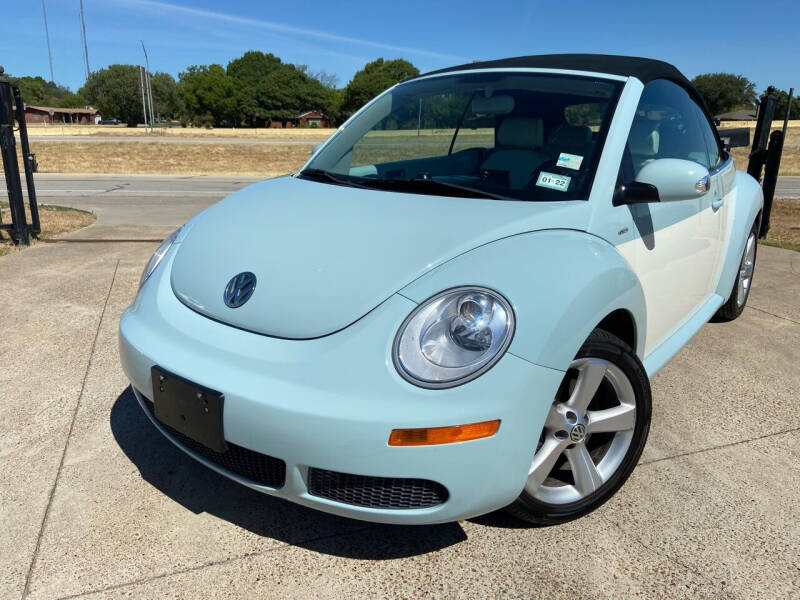 2010 Volkswagen New Beetle Convertible for sale at Texas Luxury Auto in Cedar Hill TX