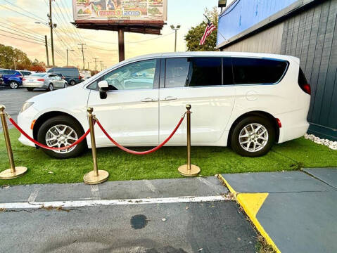 2017 Chrysler Pacifica Touring