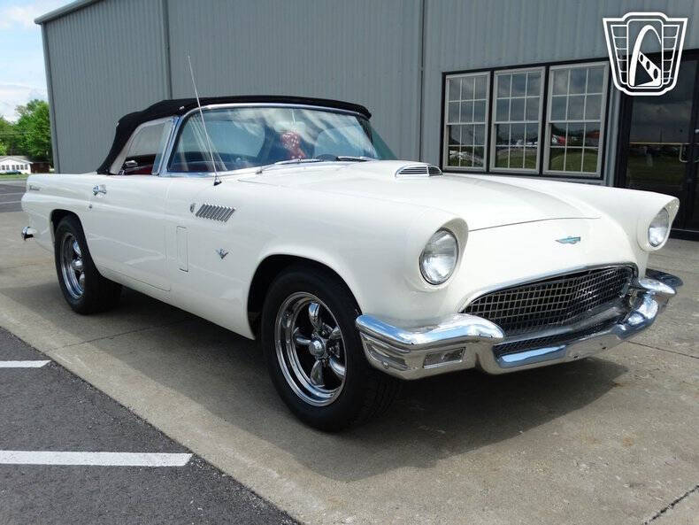 1956 Ford Thunderbird