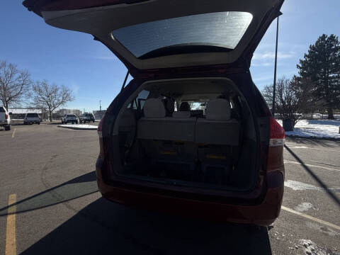 2012 Toyota Sienna Base 7-Passenger