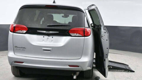 2024 Chrysler Voyager LX