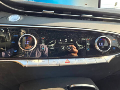 2023 Genesis GV70 2.5T Standard