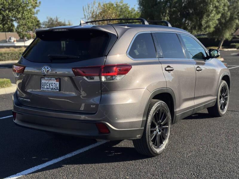 2019 Toyota Highlander SE