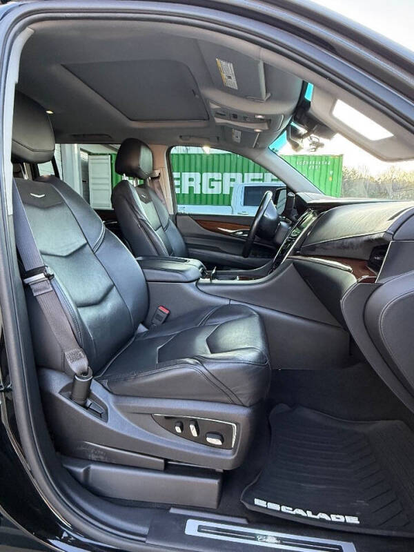 2016 Cadillac Escalade ESV Luxury Collection