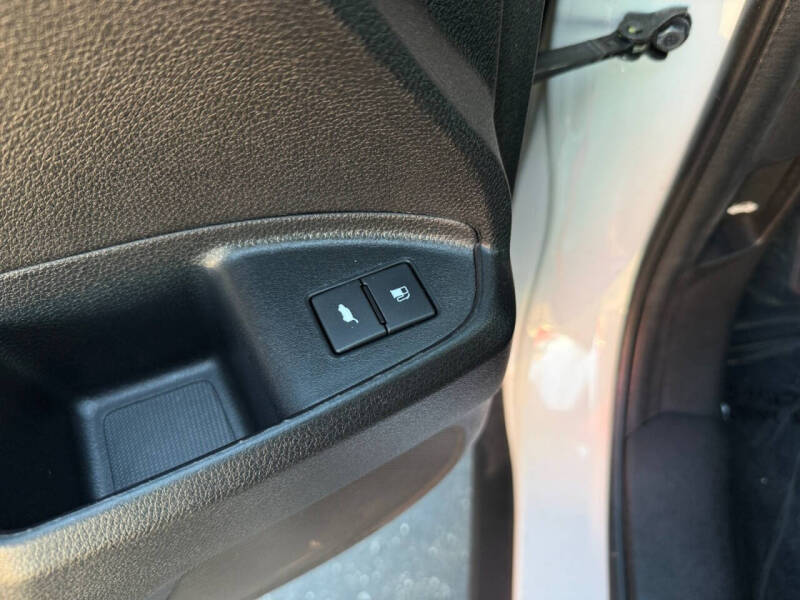 2022 Honda Pilot Touring w/Rear Captain's Chairs