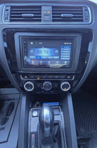 2017 Volkswagen Jetta 1.8T SEL Premium